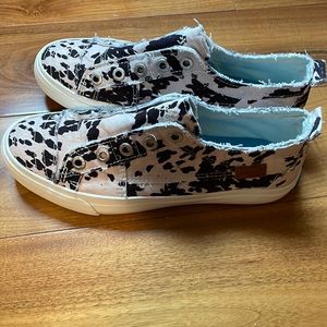 Blowfish NWOT cow print Sneakers Size 8.5